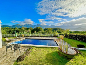 Boho Paradise, Mountain and Ocean Views, Private Pool, AC, Beach Gear